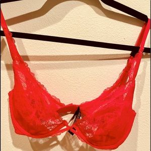Victoria Secret Bra size 32 D néw